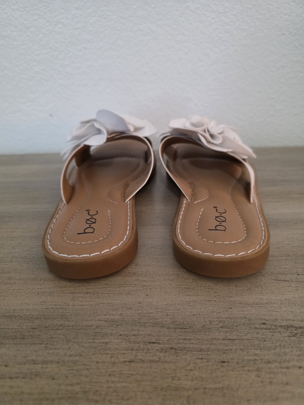 b.o.c. Women's White Floral Slide Sandals 6 - Picture 5 of 7